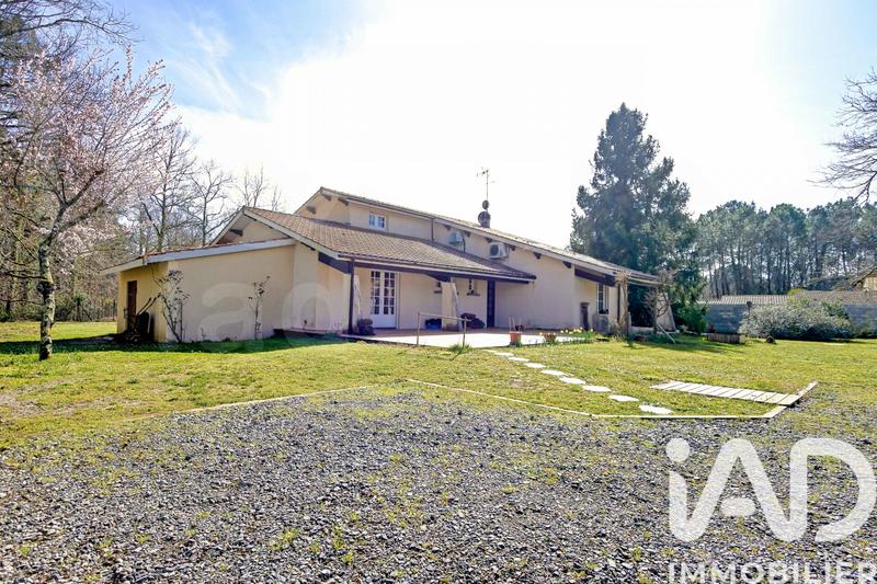 Maison - 220 m² - 5 pièces