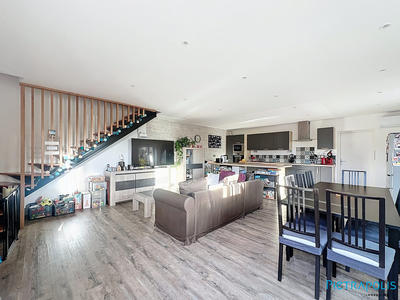 Maison - 105 m² - 4 pièces