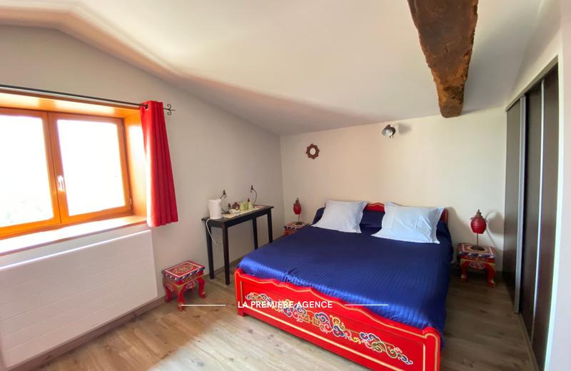 Maison traditionnelle - 271 m² - 10 pièces