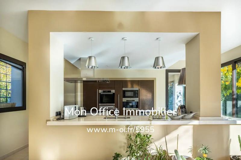 Maison - 260 m² - 6 pièces