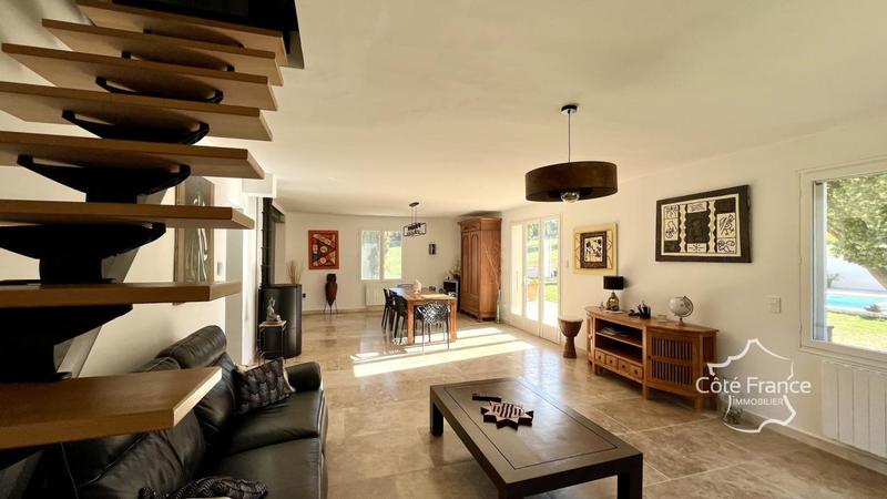 Propriété - 145 m² - 5 pièces