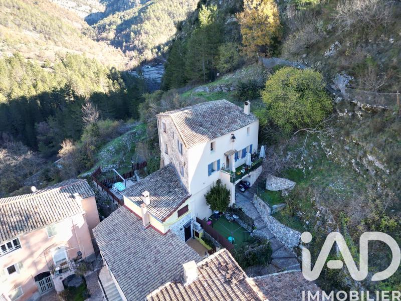 Maison - 97 m² - 5 pièces