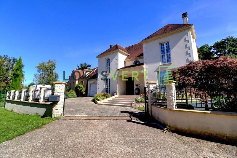 Maison - 352 m² - 8 pièces