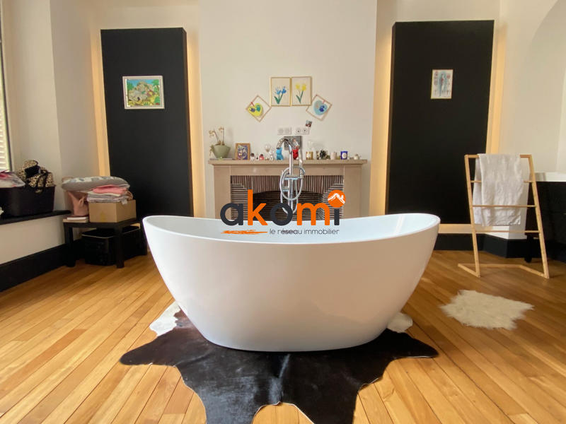 Maison - 290 m² - 11 pièces