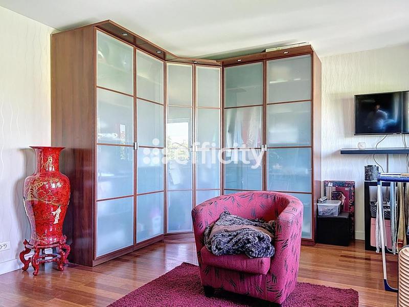 Maison - 240 m² - 7 pièces