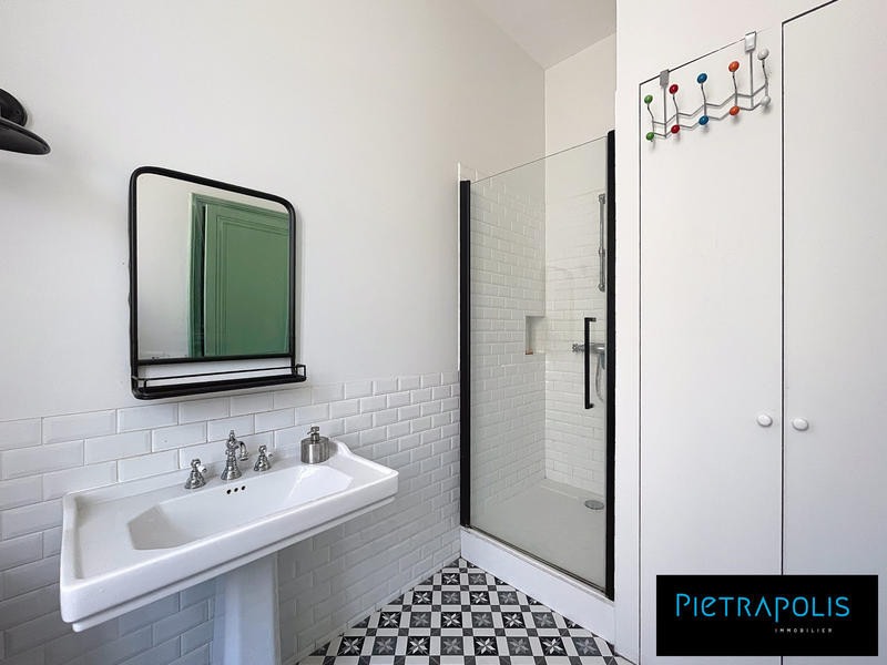 Appartement - 186 m² - 6 pièces