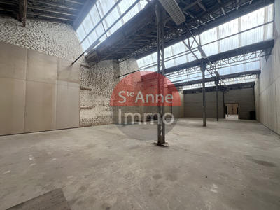 Maison - 950 m² - 2 pièces