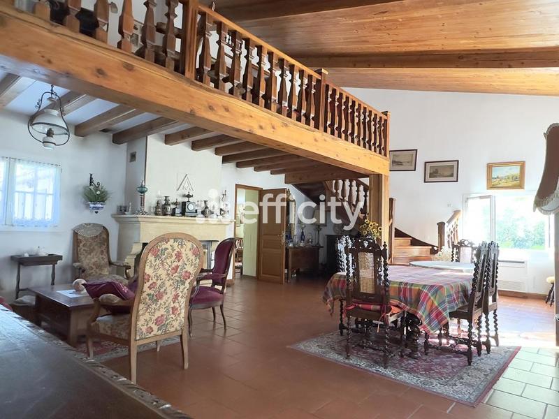 Maison - 224 m² - 7 pièces