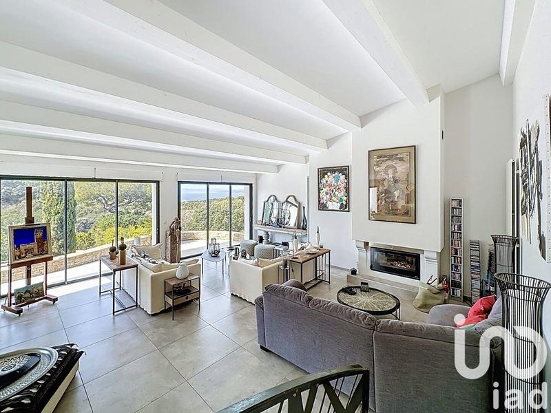 Maison - 247 m² - 7 pièces