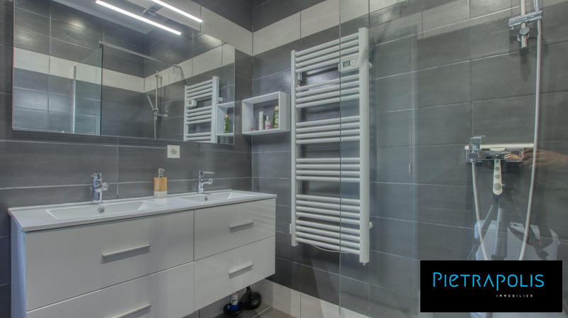 Maison - 276 m² - 8 pièces