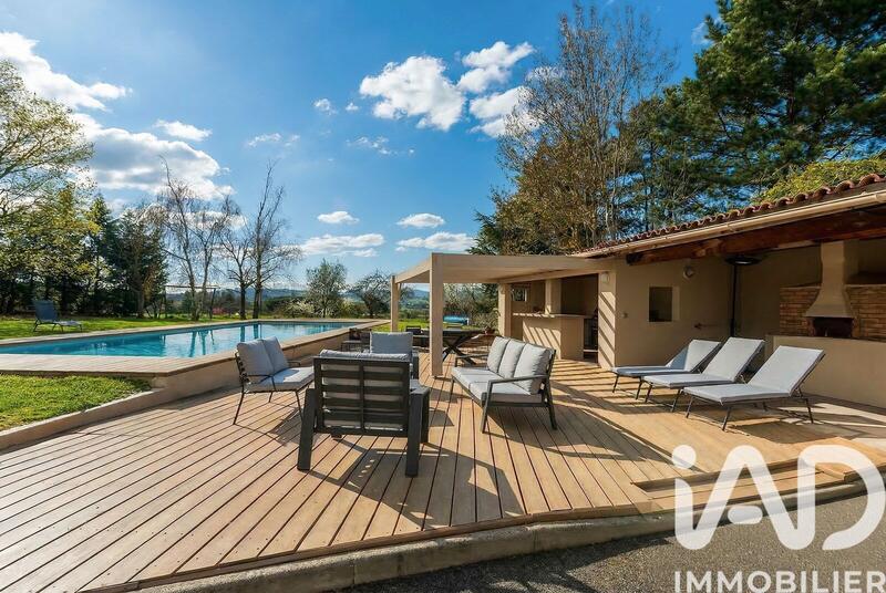 Maison - 338 m² - 8 pièces