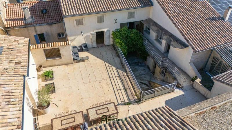 Maison - 220 m² - 12 pièces