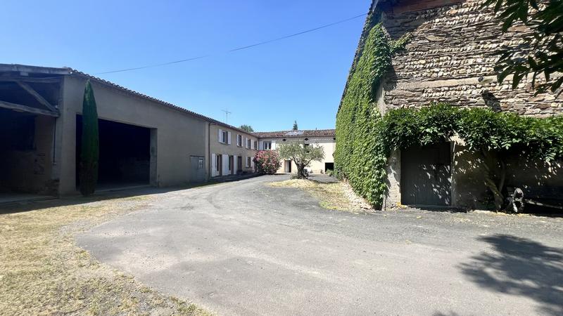 Maison - 235 m² - 6 pièces