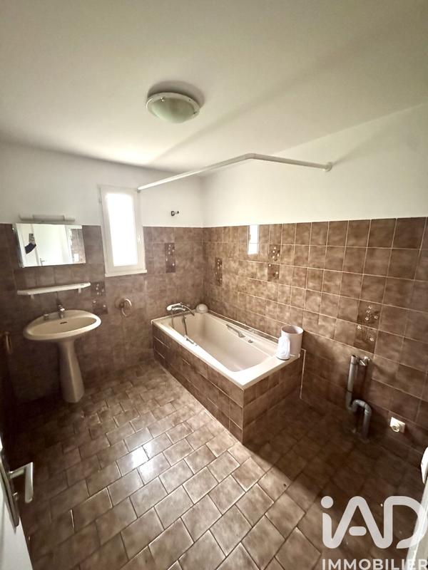 Maison - 219 m² - 14 pièces