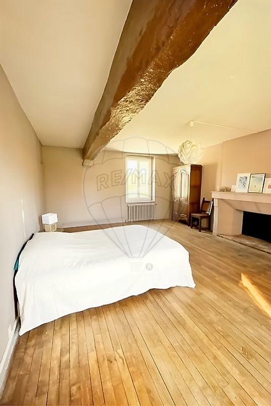 Maison - 242 m² - 6 pièces