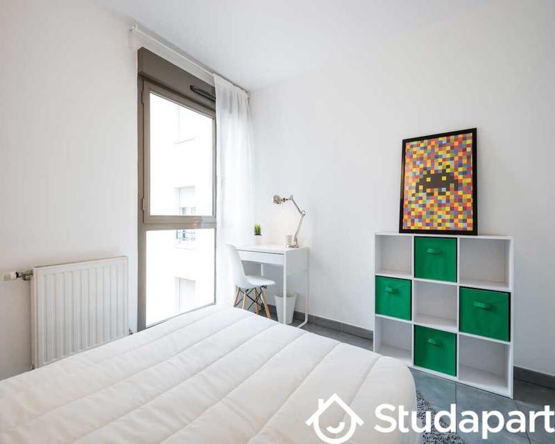 Chambre - 90 m² - 1 pièce