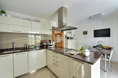 Maison - 232 m² - 7 pièces