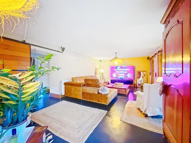 Maison - 310 m² - 11 pièces