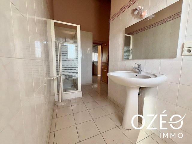 Maison - 230 m² - 6 pièces