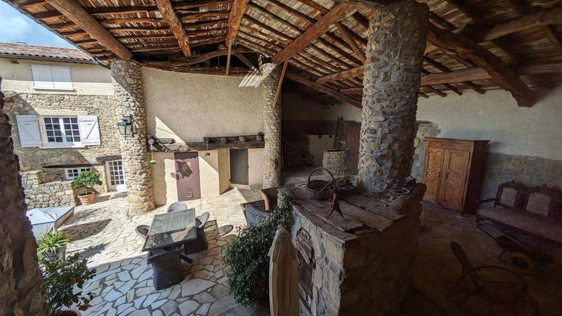 Propriété - 290 m² - 5 pièces