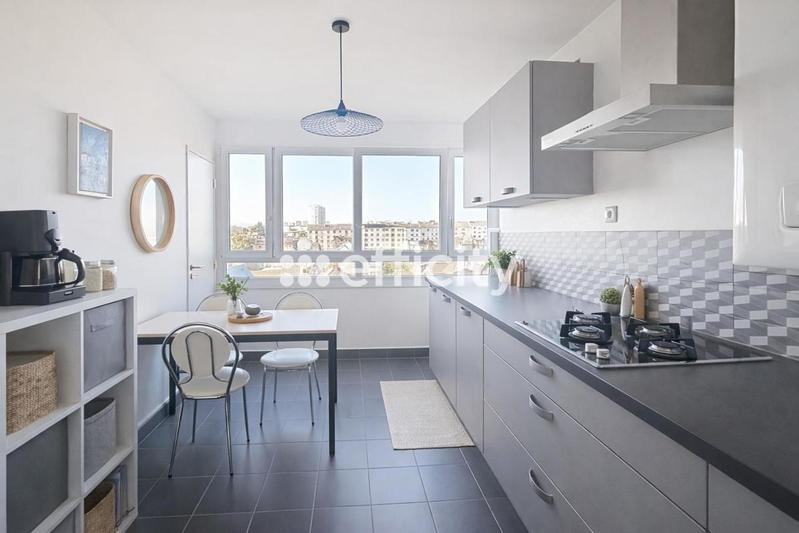 Appartement - 92 m² - 4 pièces