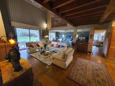 Maison - 228 m² - 5 pièces