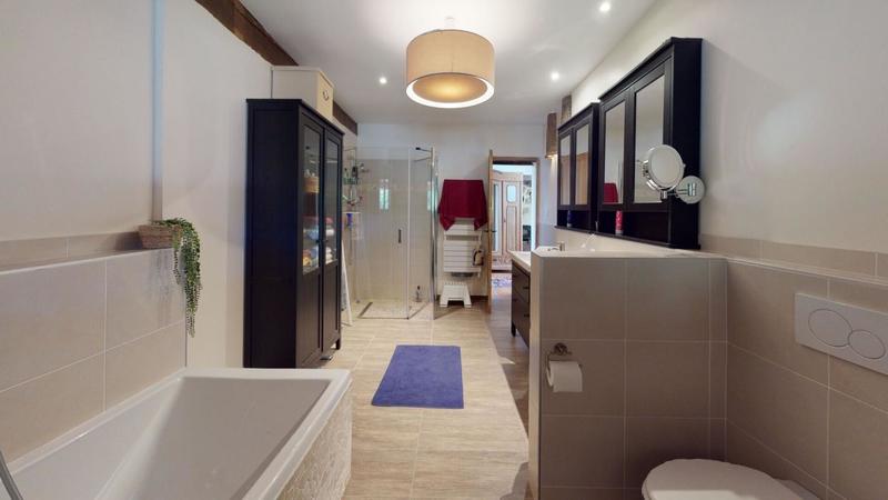 Maison - 250 m² - 5 pièces