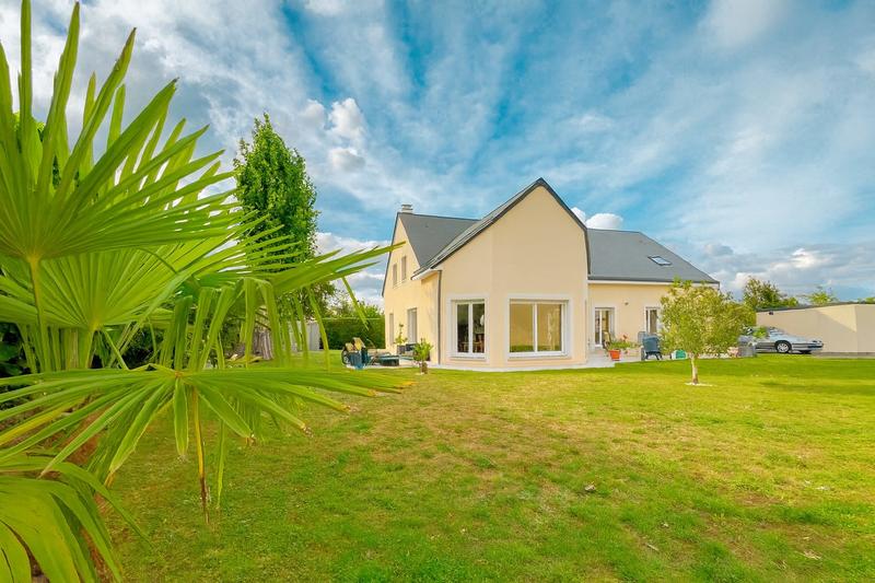 Maison - 222 m² - 8 pièces