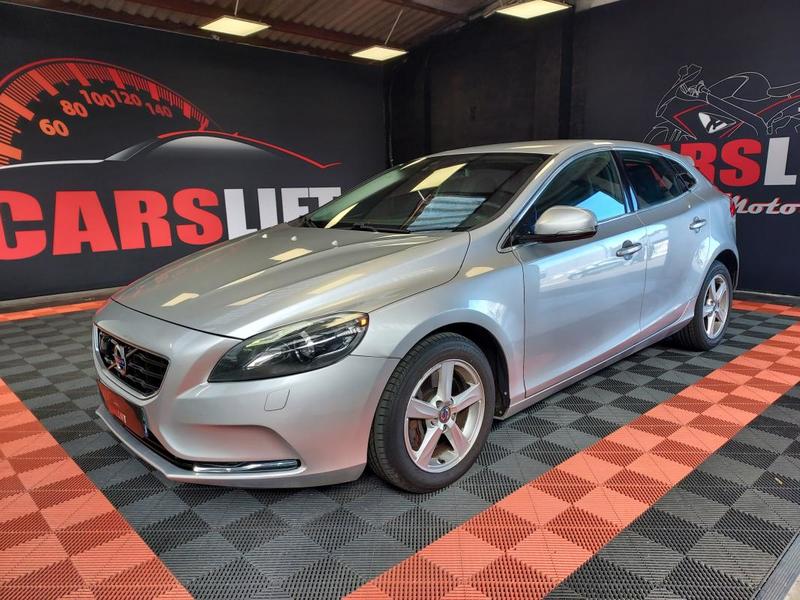 Volvo V40 2.0 150ch Momentum - Garantie 6 Mois