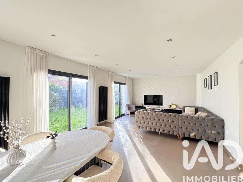 Maison - 176 m² - 8 pièces