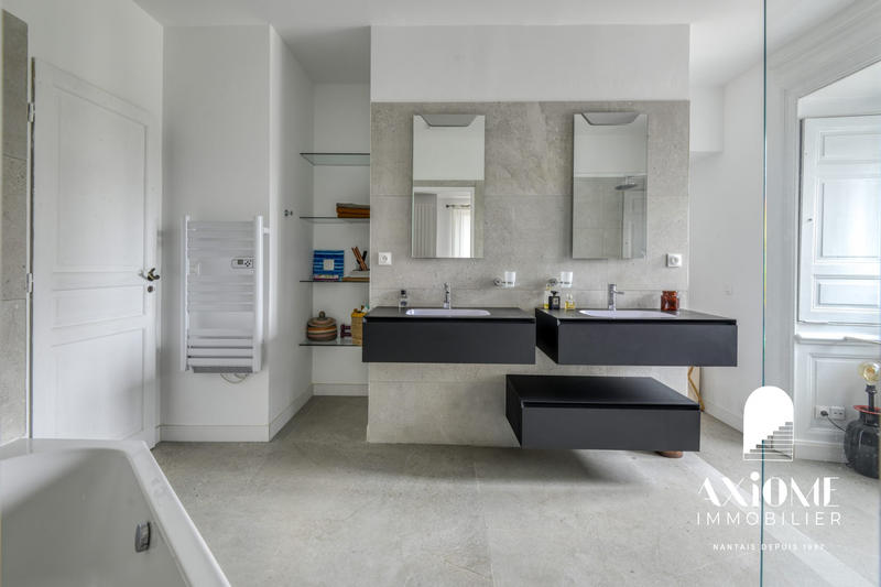 Appartement - 239 m² - 7 pièces