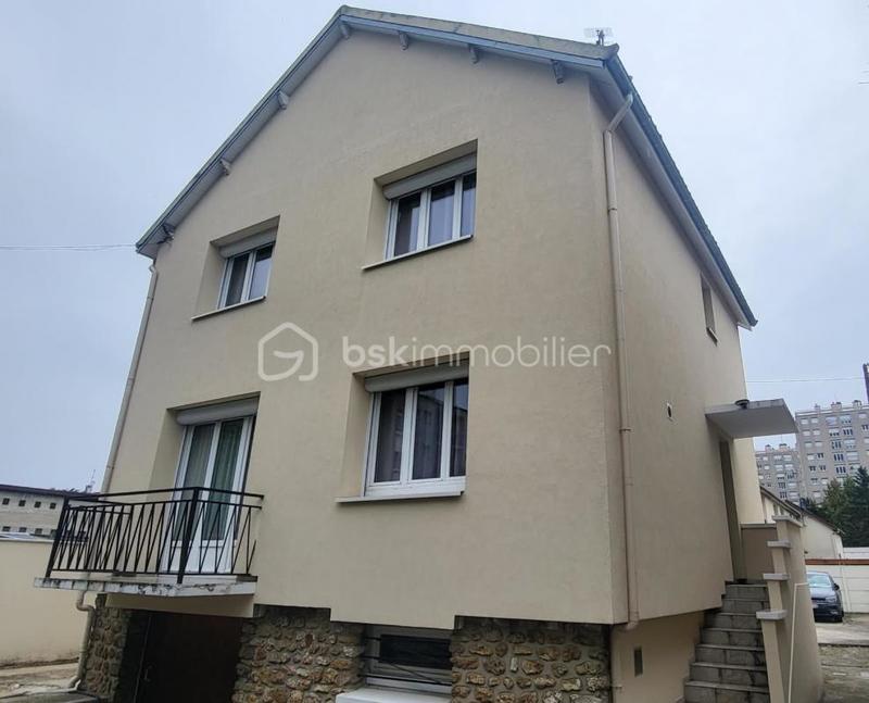 Maison - 95 m² - 5 pièces