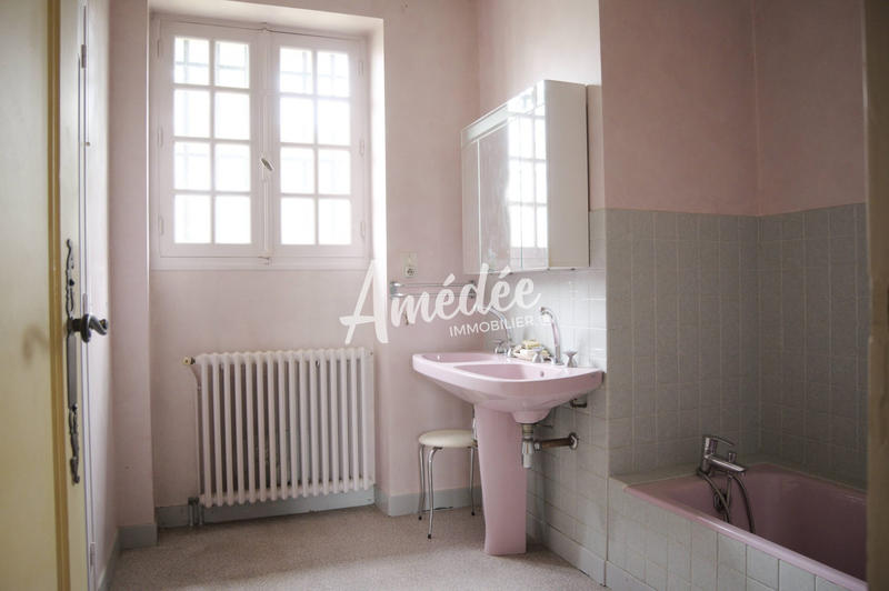 Maison traditionnelle - 210 m² - 7 pièces