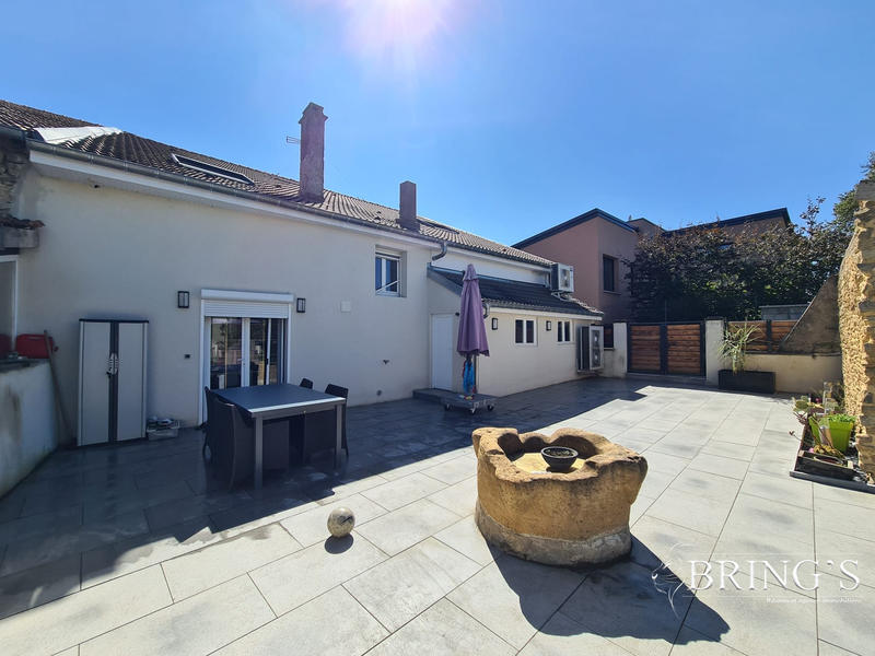 Maison - 202 m² - 8 pièces