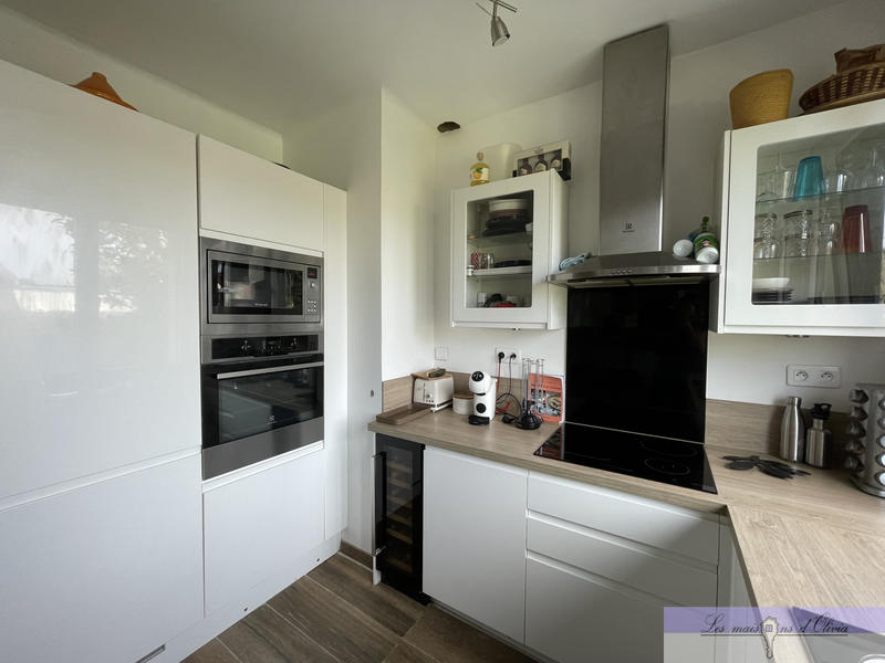 Maison - 230 m² - 9 pièces