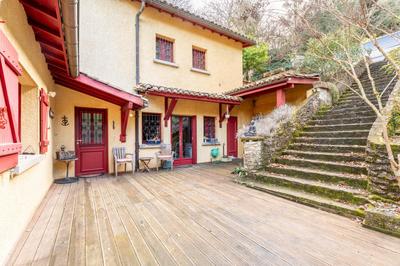 Maison - 240 m² - 7 pièces