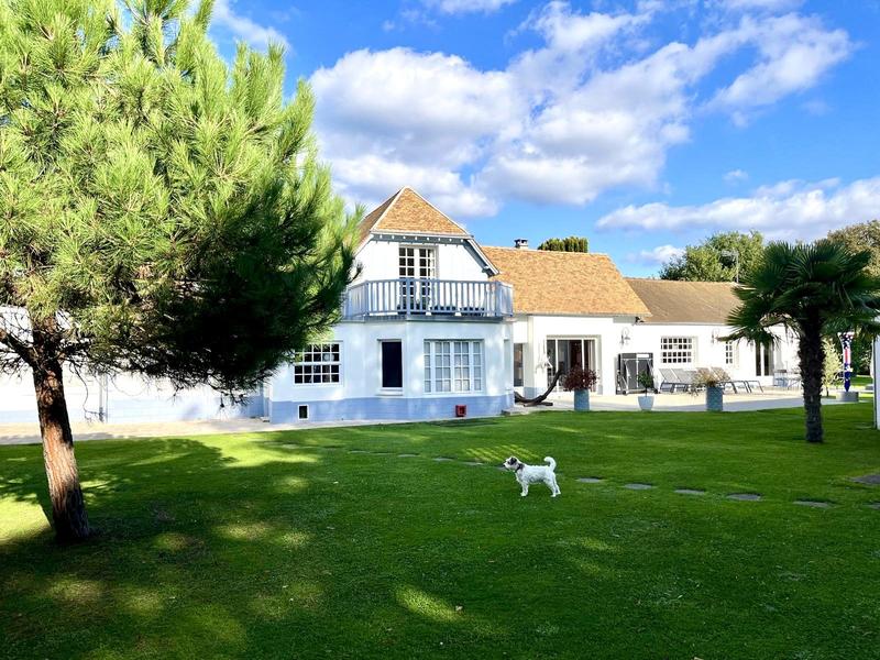 Maison - 480 m² - 10 pièces