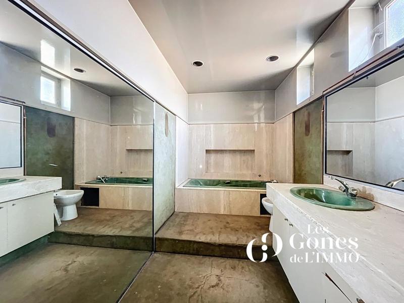 Maison - 246 m² - 6 pièces