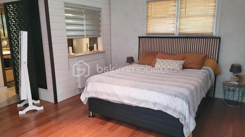 Maison - 239 m² - 8 pièces