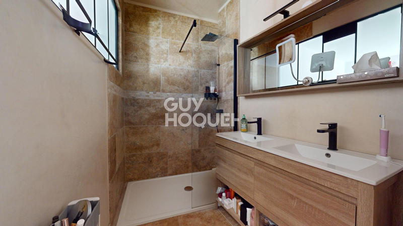 Appartement - 245 m² - 13 pièces