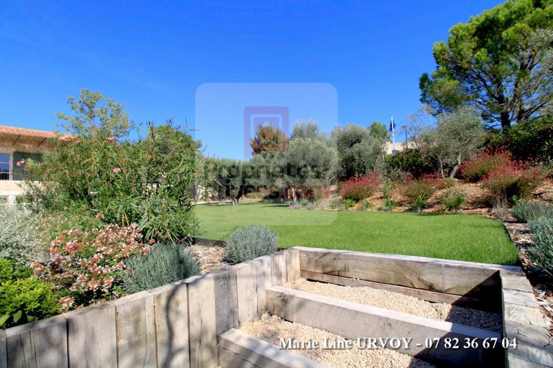 Maison - 300 m² - 8 pièces