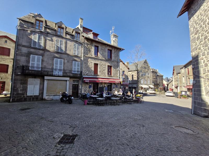 Maison traditionnelle - 176 m² - 7 pièces