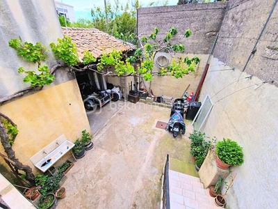 Maison - 190 m² - 9 pièces