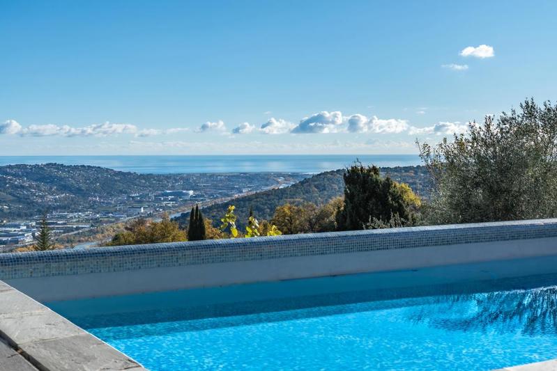 Maison - 210 m² - 7 pièces