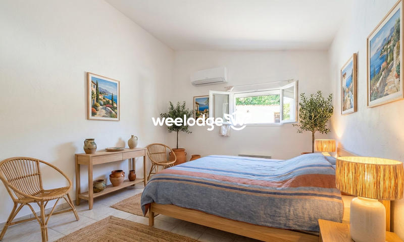 Maison traditionnelle - 225 m² - 9 pièces