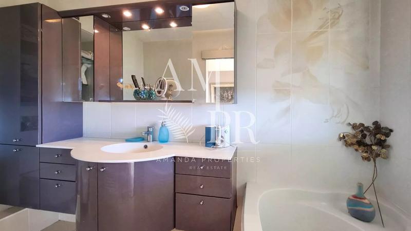 Appartement - 97 m² - 3 pièces