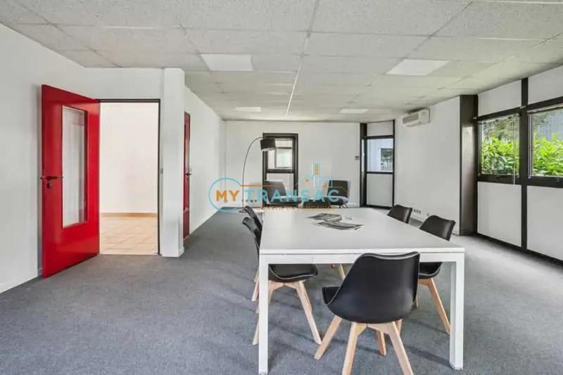 Entrepôt - 4 542 m²