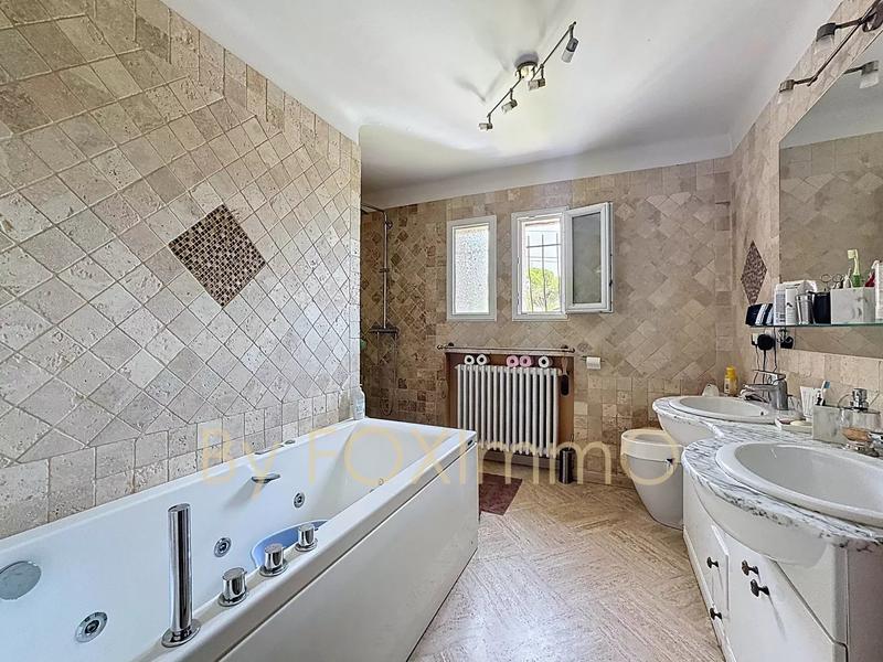 Villa - 215 m² - 7 pièces