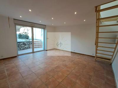 Appartement - 96 m² - 8 pièces