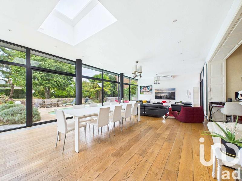 Maison - 315 m² - 11 pièces